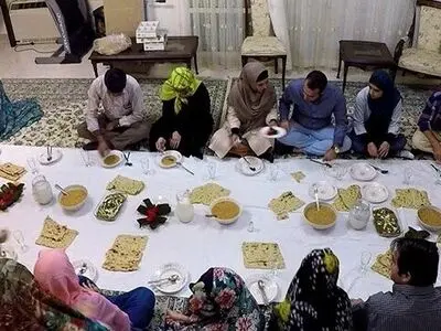 خلاقیت خنده دار مادر ایرانی با برگزاری مهمانی در خیابان جلوی خانه اش حماسه آفرید