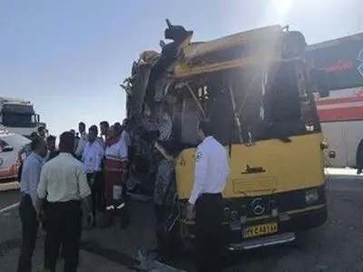 اعزام یک بالگرد و ۵ آمبولانس برای سانحه اتوبوس دانشجویان در سمنان

