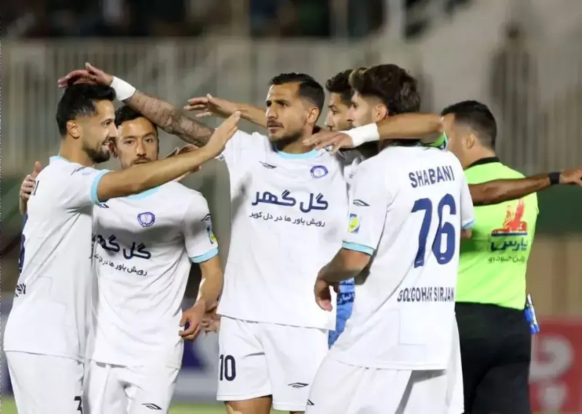 سقوط آزاد صدرنشین با شوک کارت قرمز