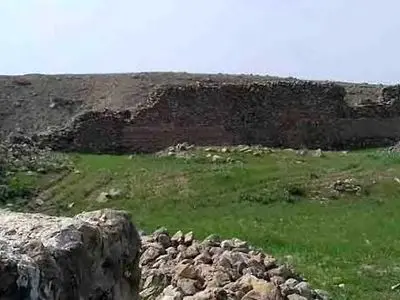 مرمت و سامان‌دهی قلعه شاخ دهلران ایلام انجام می‌شود