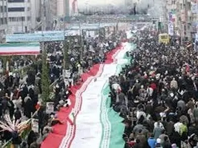 رئیس مجلس به جمع راهپیمایان اصفهانی پیوست
