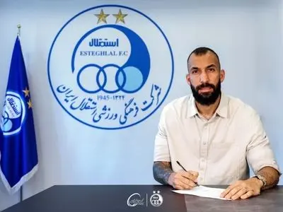 چشمی رسما قراردادش را با استقلال تمدید کرد