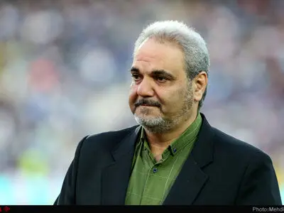 خیابانی بازی استقلال را گزارش می‌کند