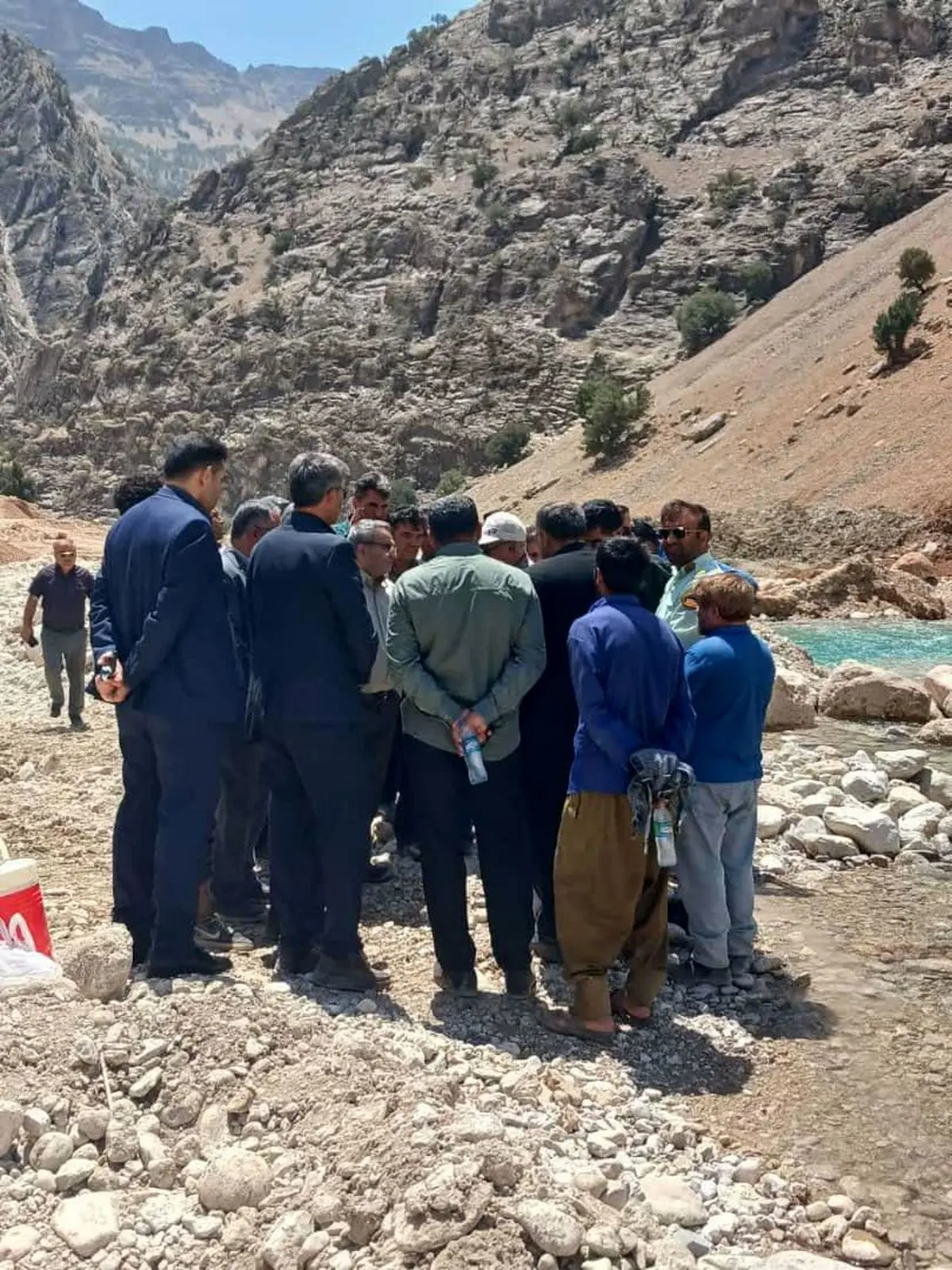 ورود میدانی معاون سیاسی استانداری خوزستان /تشکیل جلسه‌ی فوری در استانداری 