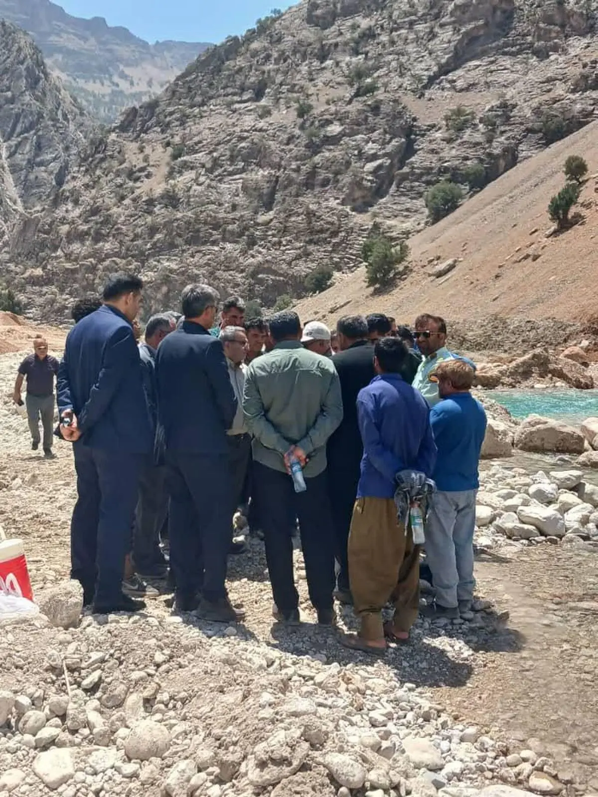 ورود میدانی معاون سیاسی استانداری خوزستان /تشکیل جلسه‌ی فوری در استانداری 