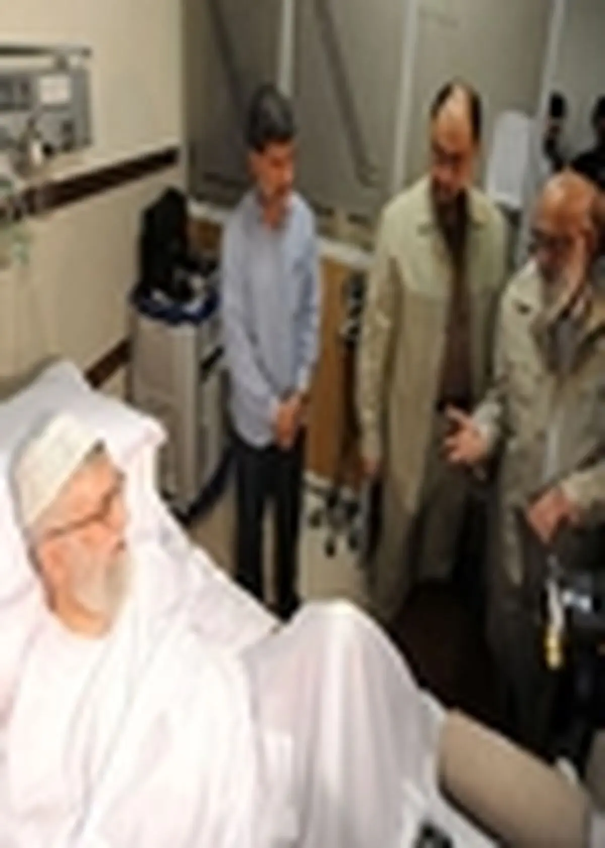 چمران از رهبر انقلاب عیادت کرد