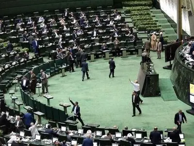 گزارشات مجلس درباره تحقیق و تفحص شهرک‌های صنعتی، سوابق بازنشستگان، استخدام معلمان حق التدریس و حمایت از استادکاران