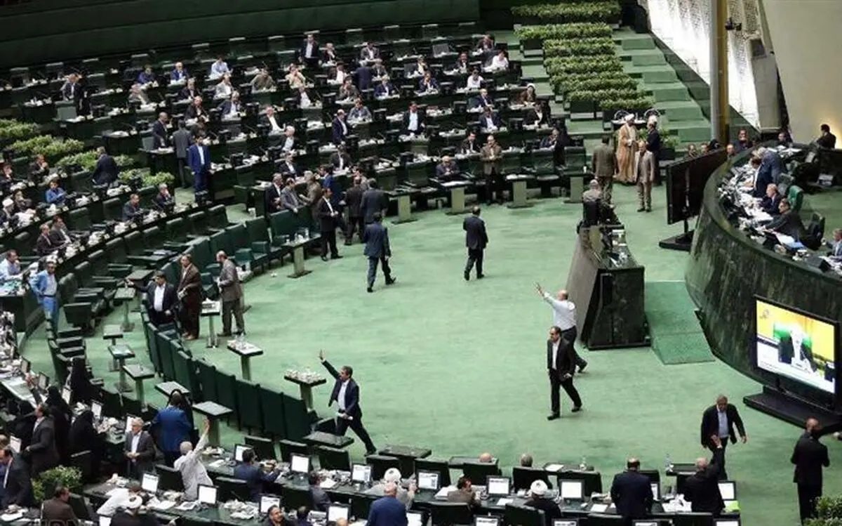 گزارشات مجلس درباره تحقیق و تفحص شهرک‌های صنعتی، سوابق بازنشستگان، استخدام معلمان حق التدریس و حمایت از استادکاران