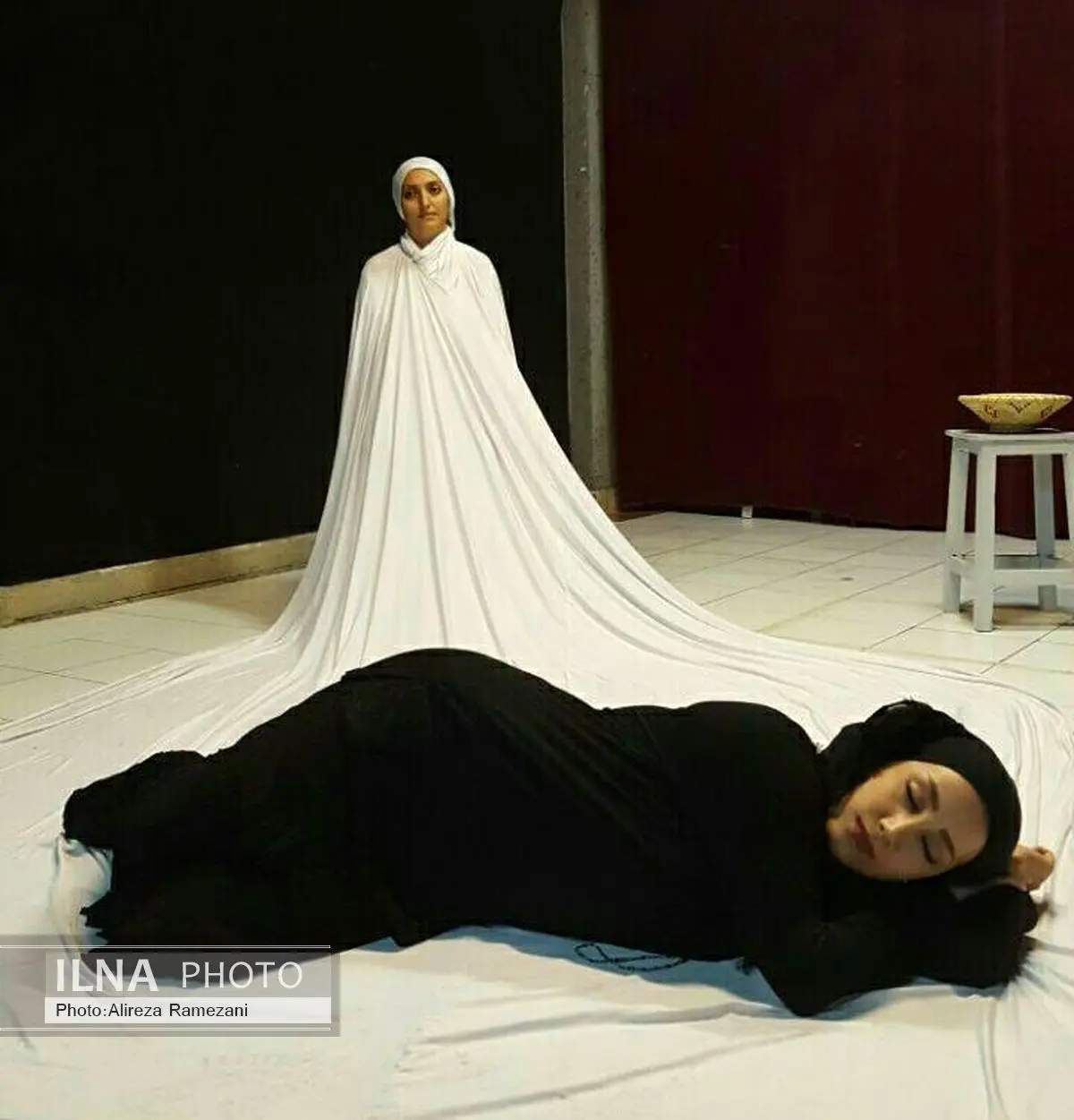 دوشیزگان باغ لیمو به اداره تئاتر می‌روند