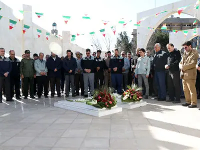 غبارروبی و عطرافشانی مزار شهدای گمنام ذوب‌آهن اصفهان در آغاز دهه فجر