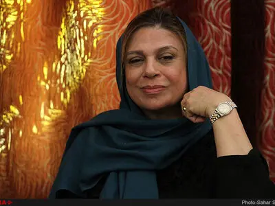 تقاضای گوهر خیراندیش از مردم برای پایبندی به حقوق شهروندی/ دولتمردان با زرورق عشق انتقادهای هنرمندان را گوش کنند