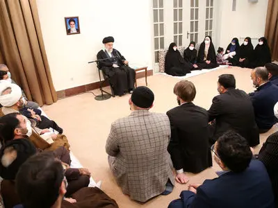 قائد الثورة الاسلامیة یؤکد ضرورة الترکیز على قضیة التقدم العلمي