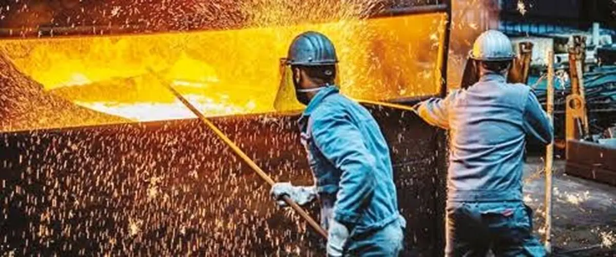 نبرد میان «چرخ‌دنده‌های کار» و «ماشین‌های جنگ»/ وظیفه طبقاتی کارگر در سنگر تولید چیست؟