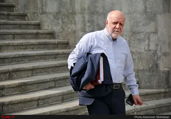 استیضاح «زنگنه» به صلاح کشور نیست/ وزیر نفت یک برند بین‌المللی است/ نمایندگان برای کارهای تبلیغاتی دنبال استیضاح وزرا هستند