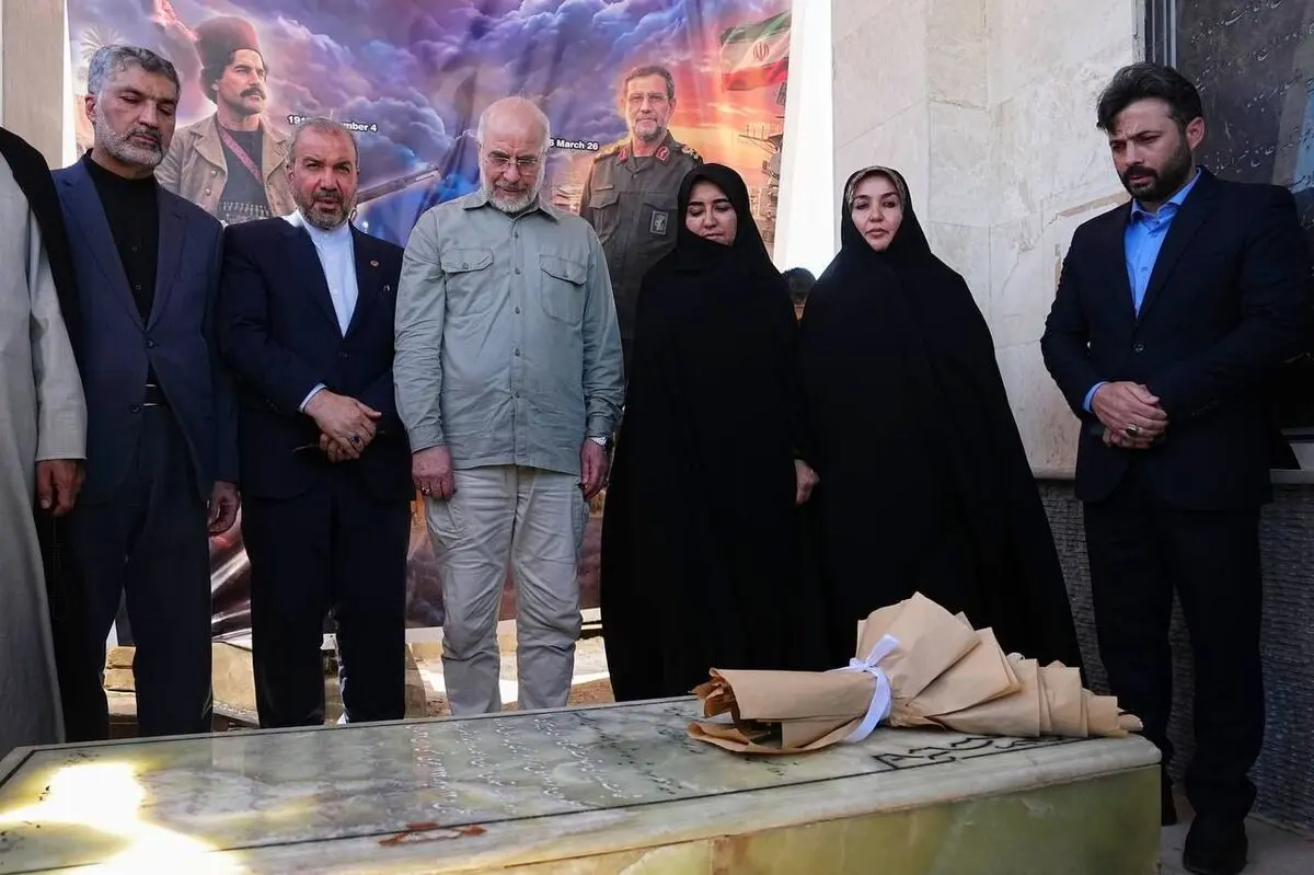 قاليباف يزور مقام الشهيد أبو مهدي المهندس في النجف الأشرف