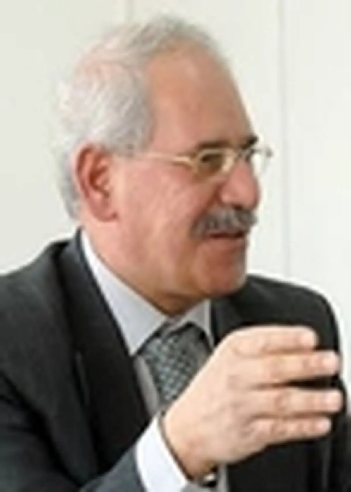 حذف دلار و جایگزینی ارز دیگر به جای آن عملی نیست