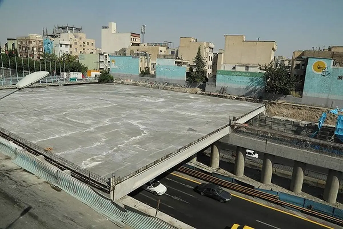 اجرای عملیات بتن‌ریزی در بخشی از عرشه پل خیالستان زندگی 