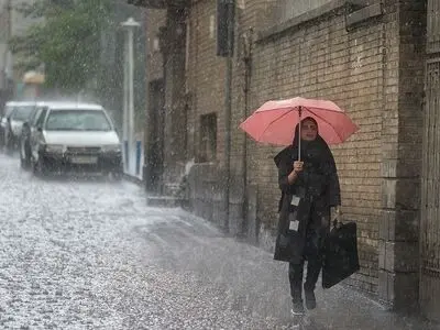 آماده باش نیروهای خدمات شهری مشهد در پی بارش شدید باران 
