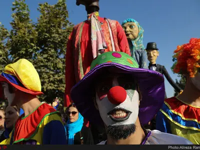 شادپیمایی عروسک‌ها در بوستان آب و آتش 