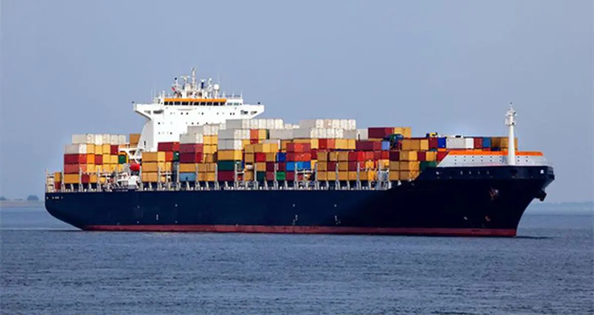 Commercial ships do not enter Iranian ports with escort; Official