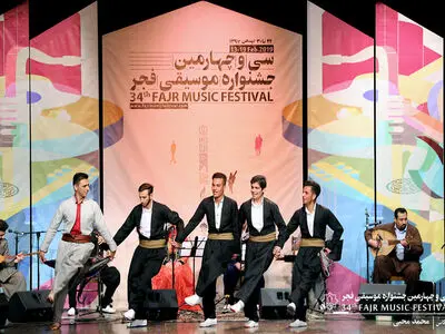 اجرای موسیقی و حرکات آیینی کردی در چهارمین شب جشنواره