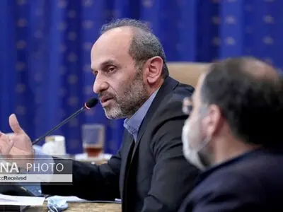 به اسم جوانِ مومنِ انقلابی سراغ افراد غیرمتخصص نرویم/ وقتی مدام خودی و ناخودی کنیم، مشکلات قد علم می‌کنند