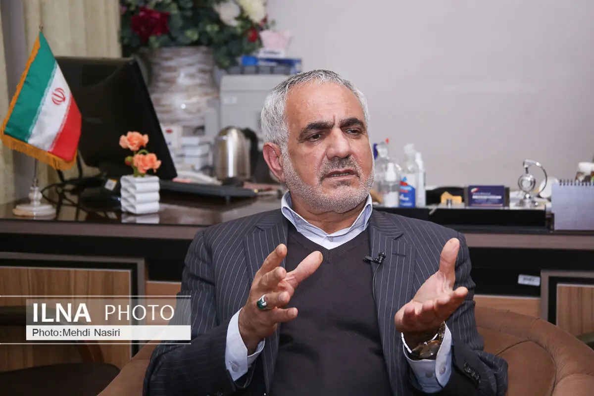 کاهش دستمزد کارگران با نادیده گرفتن تورم ۱۴۰۰/ رسانه ملی در موضوع مزد سکوت کرده/ برنامه‌های حمایتی کارگری رضایت‌بخش نبوده است
