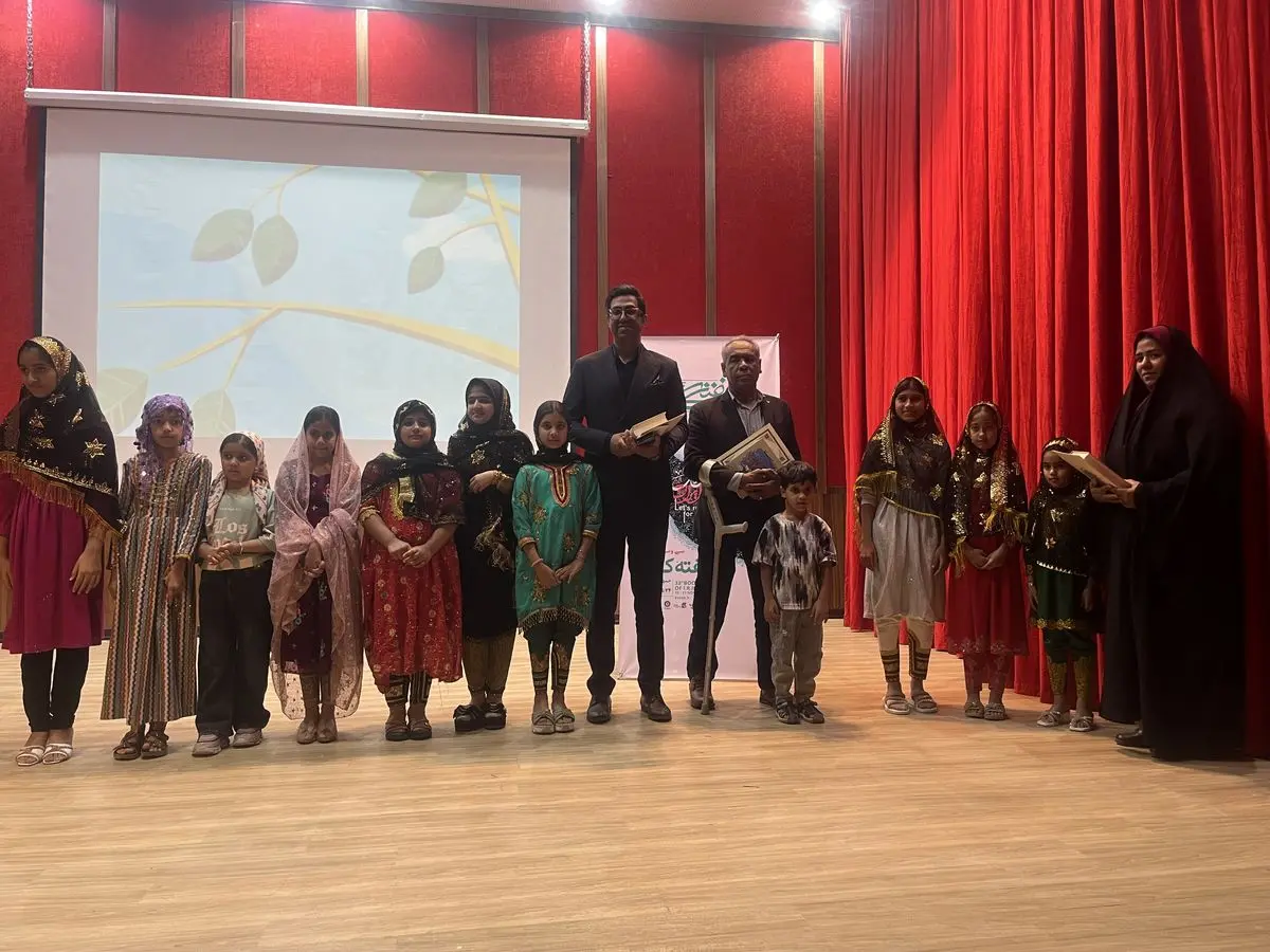 دومین جشن بُلبُل‌خوانی باغ‌شهر فین برگزار شد / استقبال پرشور دانش‌آموزان از رویداد ادبی هرمزگان
