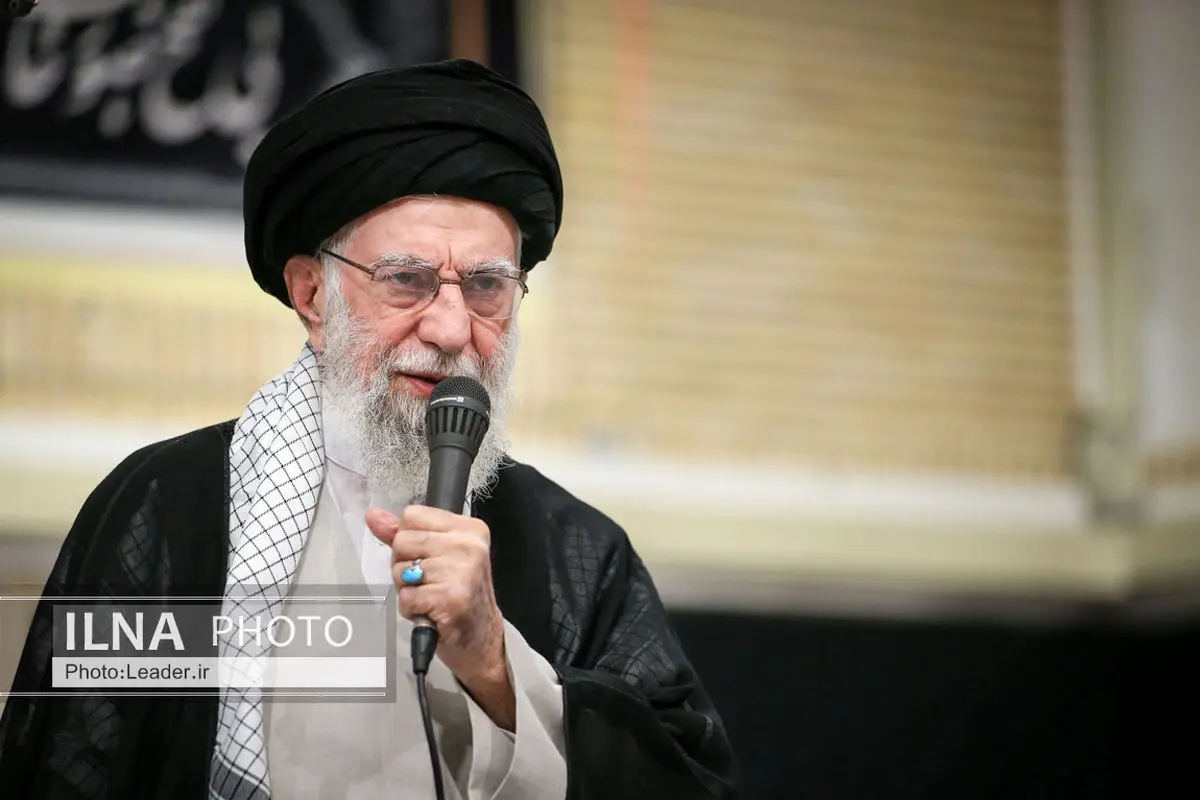 قائد الثورة: الشعب الإيراني تمكن من إجبار العدو على التراجع