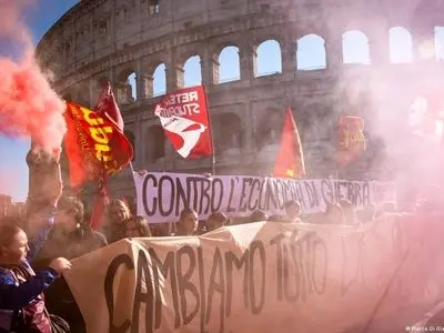 تظاهرات گسترده کارگران ایتالیایی در اعتراض به بودجه ریاضتی