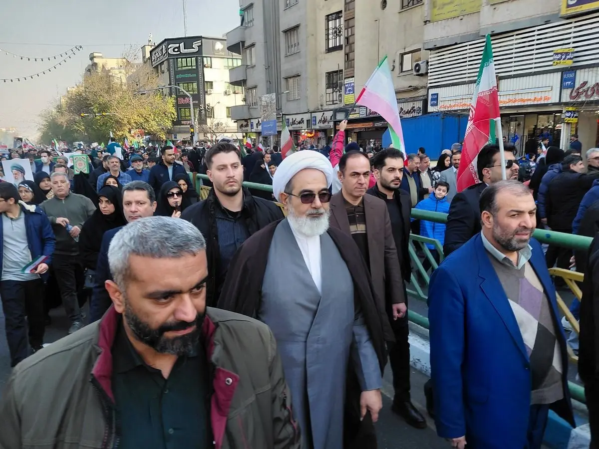  مردم اجازه ندادند کشور به دست نااهلان و نامحرمان بیفتد