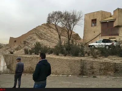 احاطه چشمه ‌۸۰۰۰ ساله‌ میان ساختما‌ن‌های مسکونی