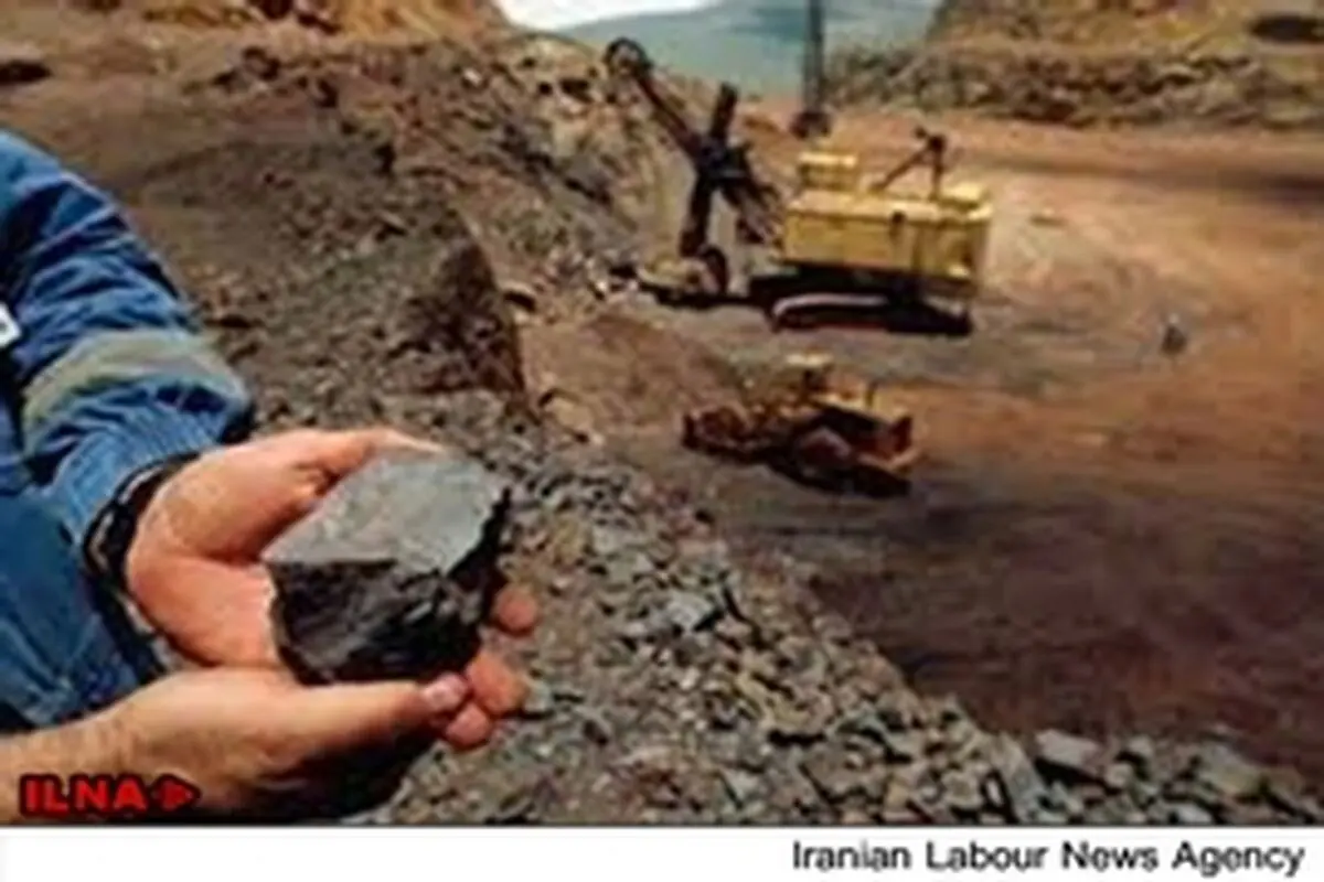 تلاش هماهنگ ۳۰۰ کارگر صنعتی برای عادلانه‌سازی حقوق ۱۴ کارگر خدماتی