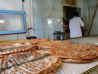 کشف تخلف در نانوایی منطقه پیروزی/ فروش آرد یارانه‌ای به جای آزاد