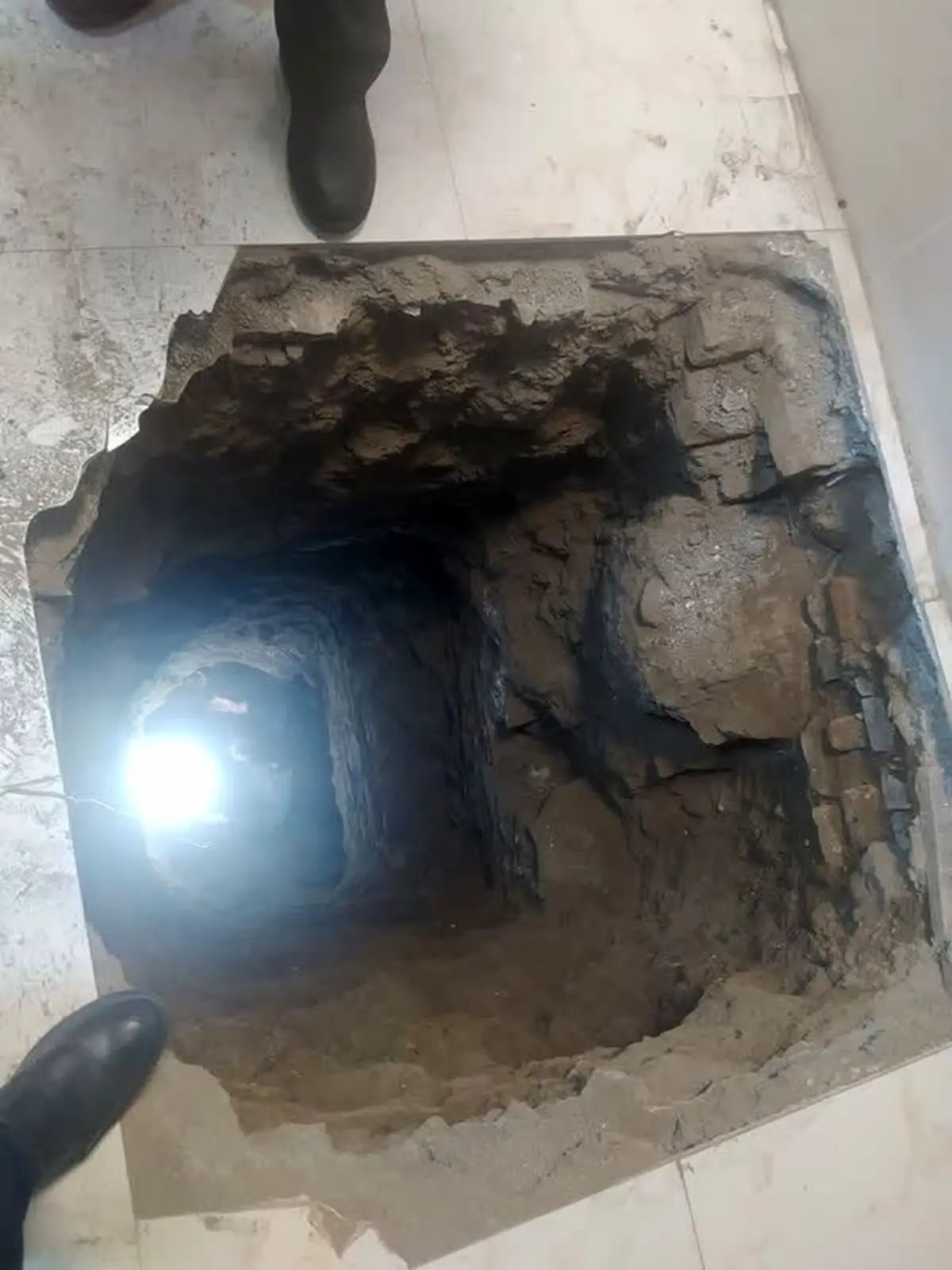 کشف ۲۰ شیء تاریخی مربوط به دوران سلجوقی و ایلخانی در همدان