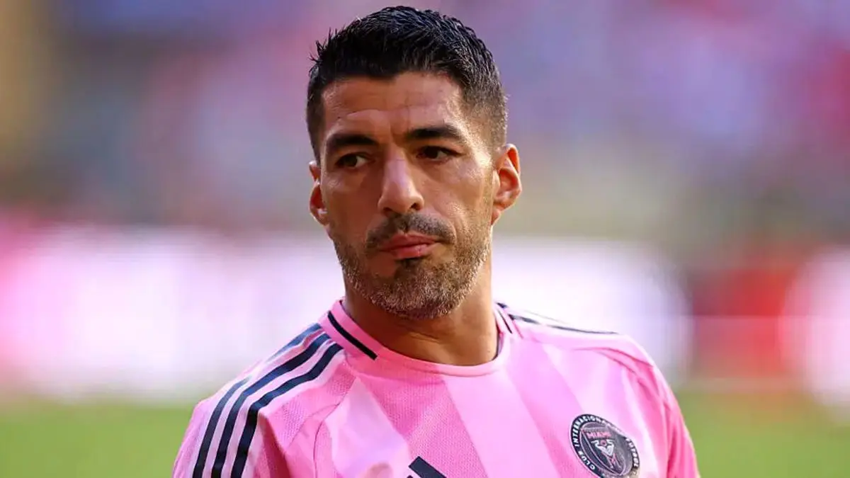 محرومیت جدید برای سوارز به دلیل پرتاب آب دهان به حریف!