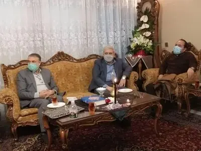 دیدار سورنا ستاری با خانواده شهید فخری‌زاده