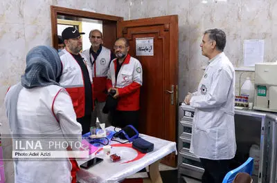 بازدید میثم افشار "دبیرکل جمعیت هلال‌احمر" از درمانگاه‌های کربلا