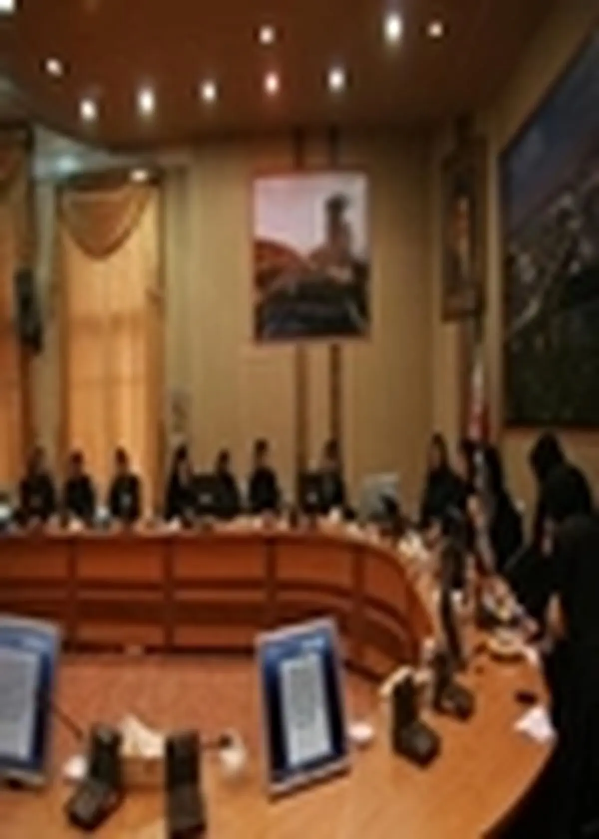 همسران اعضای شورای شهر تبریز و شهرداران مناطق با رییس کمیسیون فرهنگی شورای شهر تشکیل جلسه دادند