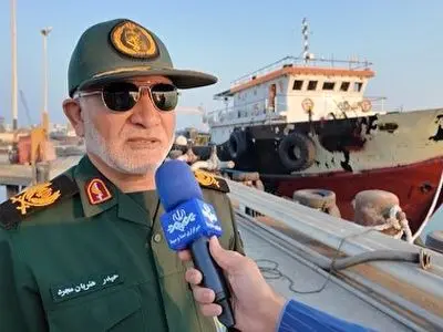 توقیف یک شناور در خلیج فارس با ۳۵۰ هزار لیتر سوخت قاچاق/ بازداشت ۱۳ ملوان