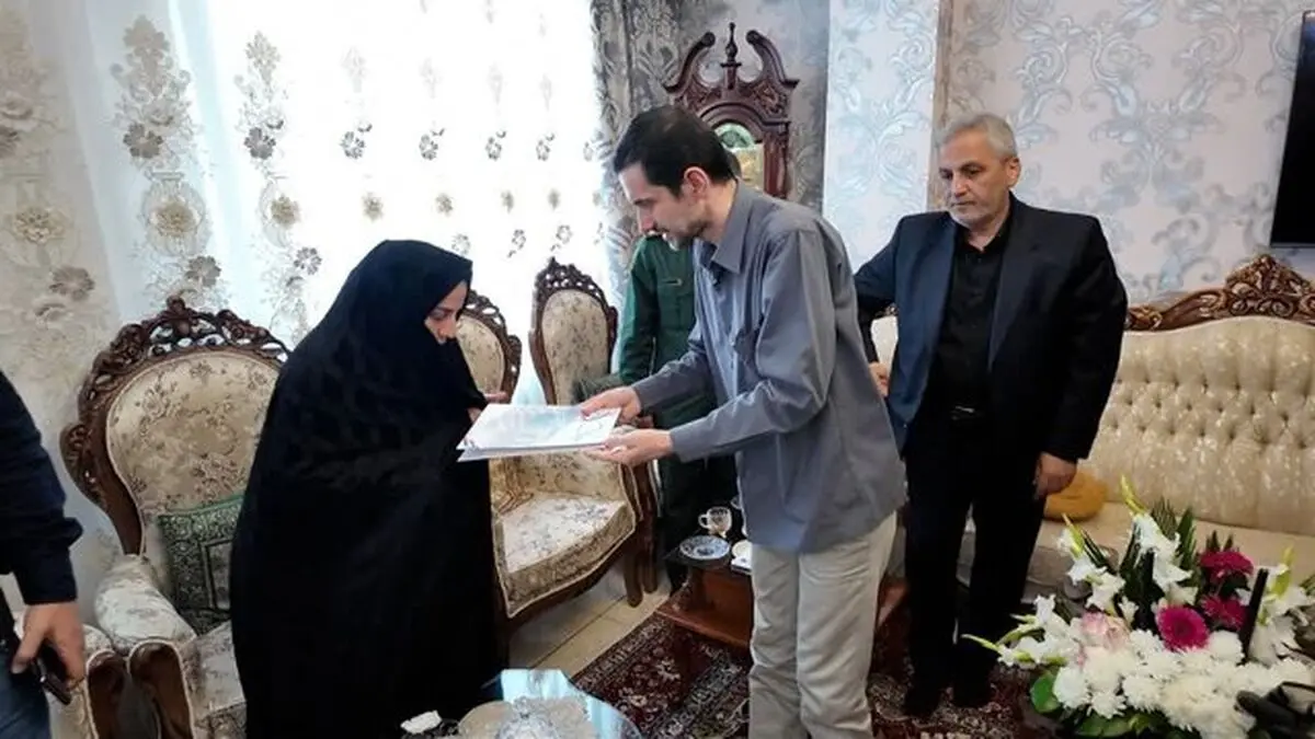 دیدار فرستاده رئیس‌جمهور و مشاور استاندار آذربایجان‌شرقی با خانواده شهدای تجاوز رژیم صهیونیستی