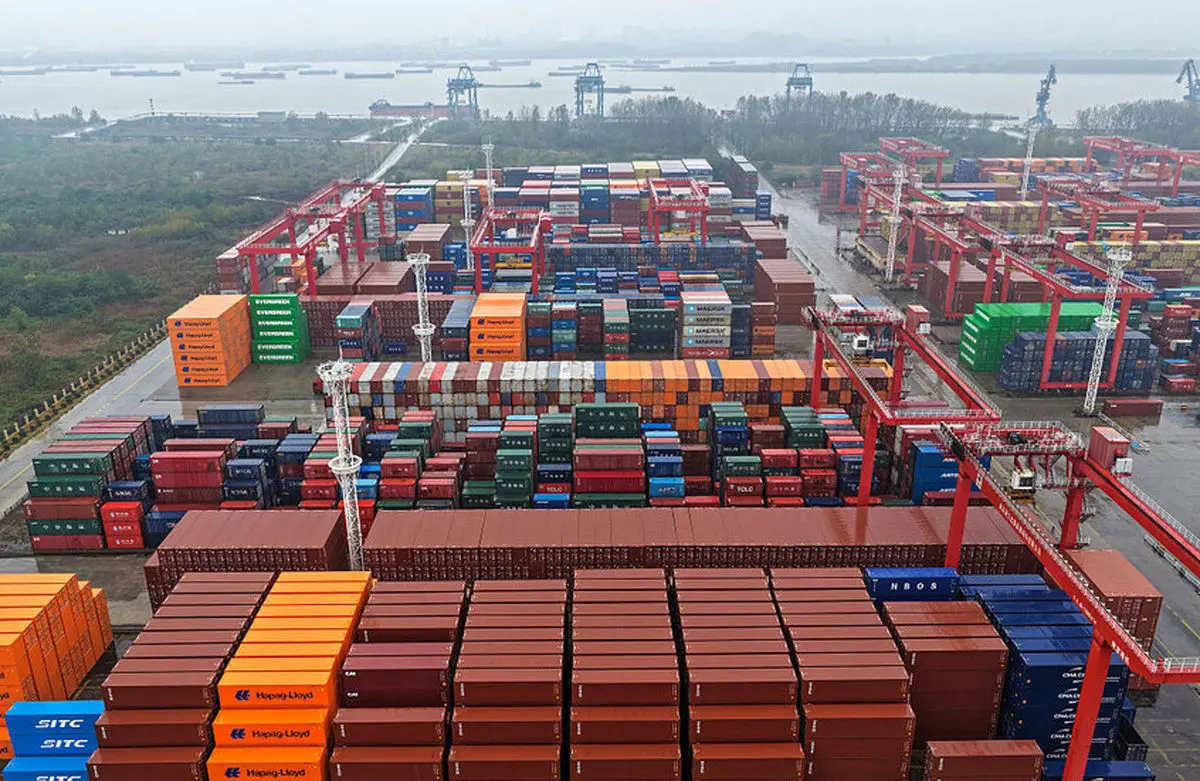 چین دریافت هزینه‌های اضافی از کشتی‌های آمریکایی را به مدت یک سال متوقف کرد