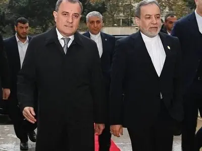 استقبال وزیر خارجه جمهوری آذربایجان از عراقچی 