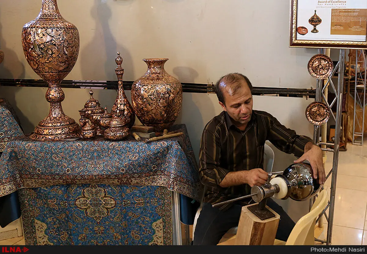 صادرات چمدانی فقط اصطلاحی برای برون‌رفت از بحران صادراتی‌ست/ در برندسازی صنایع‌دستی کم‌کاری شده/ زیورآلات ایرانی مزیت رقابتی بیشتری در عرصه بین‌الملل دارند
