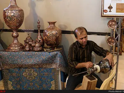 صادرات چمدانی فقط اصطلاحی برای برون‌رفت از بحران صادراتی‌ست/ در برندسازی صنایع‌دستی کم‌کاری شده/ زیورآلات ایرانی مزیت رقابتی بیشتری در عرصه بین‌الملل دارند