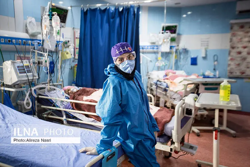 فهیمه رحمانی ۲۶ ساله پرستار  بخش icu کرونا بیمارستان شفای تاکستان  خسته، وجودش از نشاط روزهای اول خالی است. داغ جان هایی که رفت و حسرت دیداری که به اون جان تازه بدهد او را از تکرار مکرر این روزها خسته کرده است