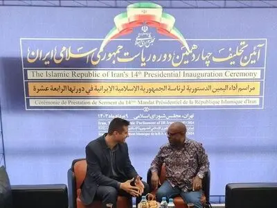 دبیر کل سازمان دی_۸ وارد تهران شد