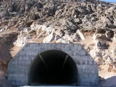 تونل‌های گردنه رخ در محور شهرکرد – اصفهان تا اطلاع ثانوی بسته شد