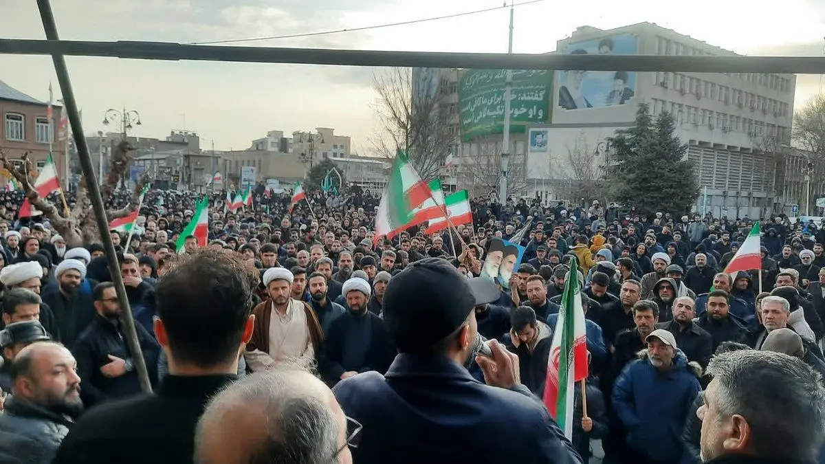 ارومیه یکپارچه عزا و ماتم شد/ پرچم عزا در میدان انقلاب به اهتزاز در آمد