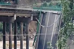افزایش شمار قربانیان ریزش پل در استان شانشی چین به ۳۸ نفر